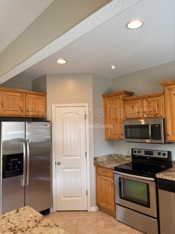 260 E Ailee Ln #C - Photo 6 of 14