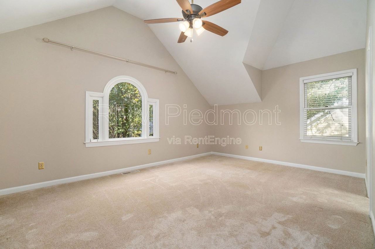 388 Oakland Avenue Southeast - Photo 4 of 31