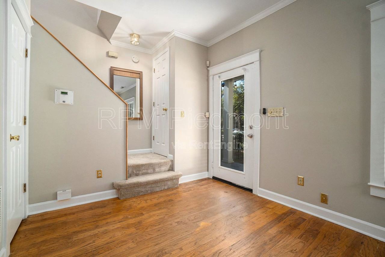 388 Oakland Avenue Southeast - Photo 6 of 31