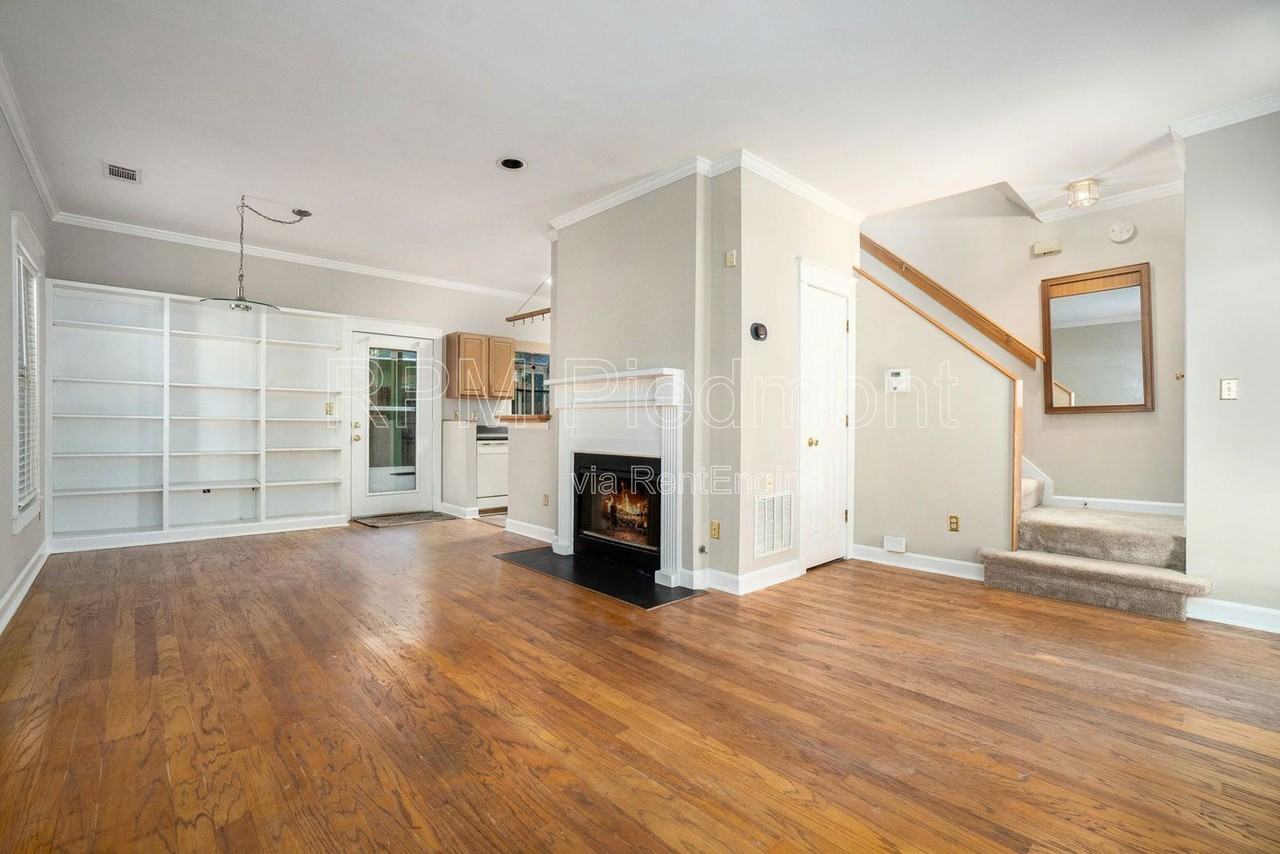 388 Oakland Avenue Southeast - Photo 7 of 31