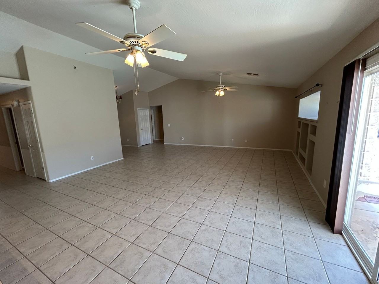 13444 W Paradise Ln - Photo 7 of 26