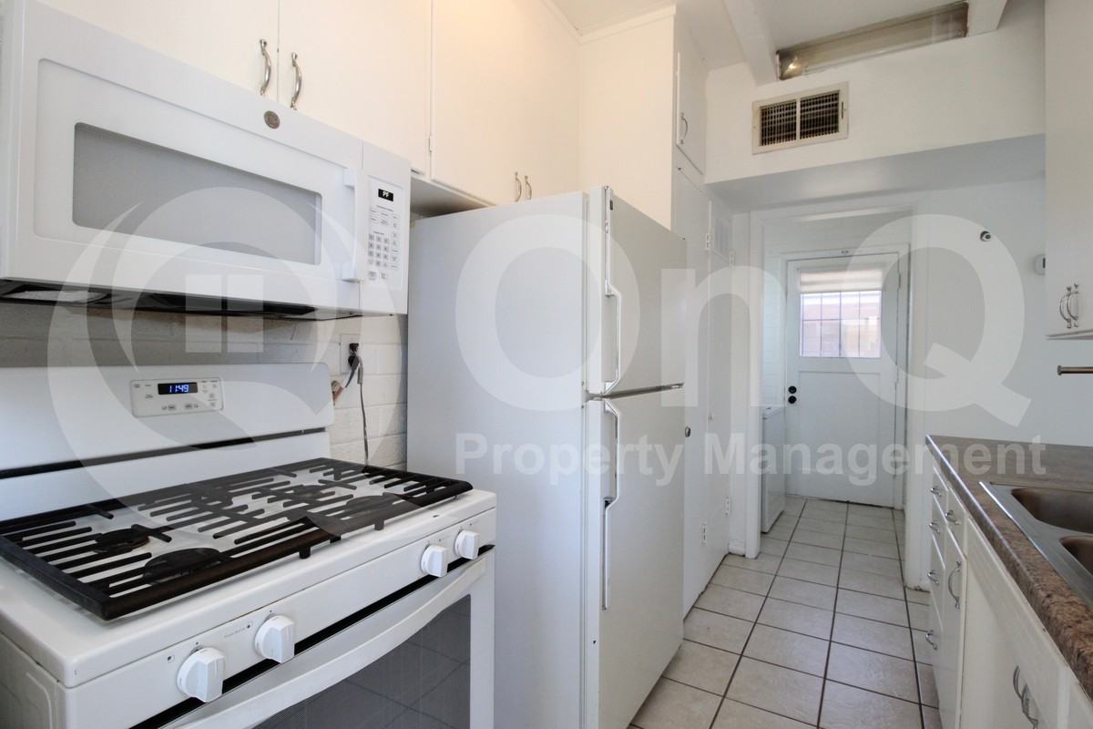 709 W 1st St #1 - Photo 5 of 19