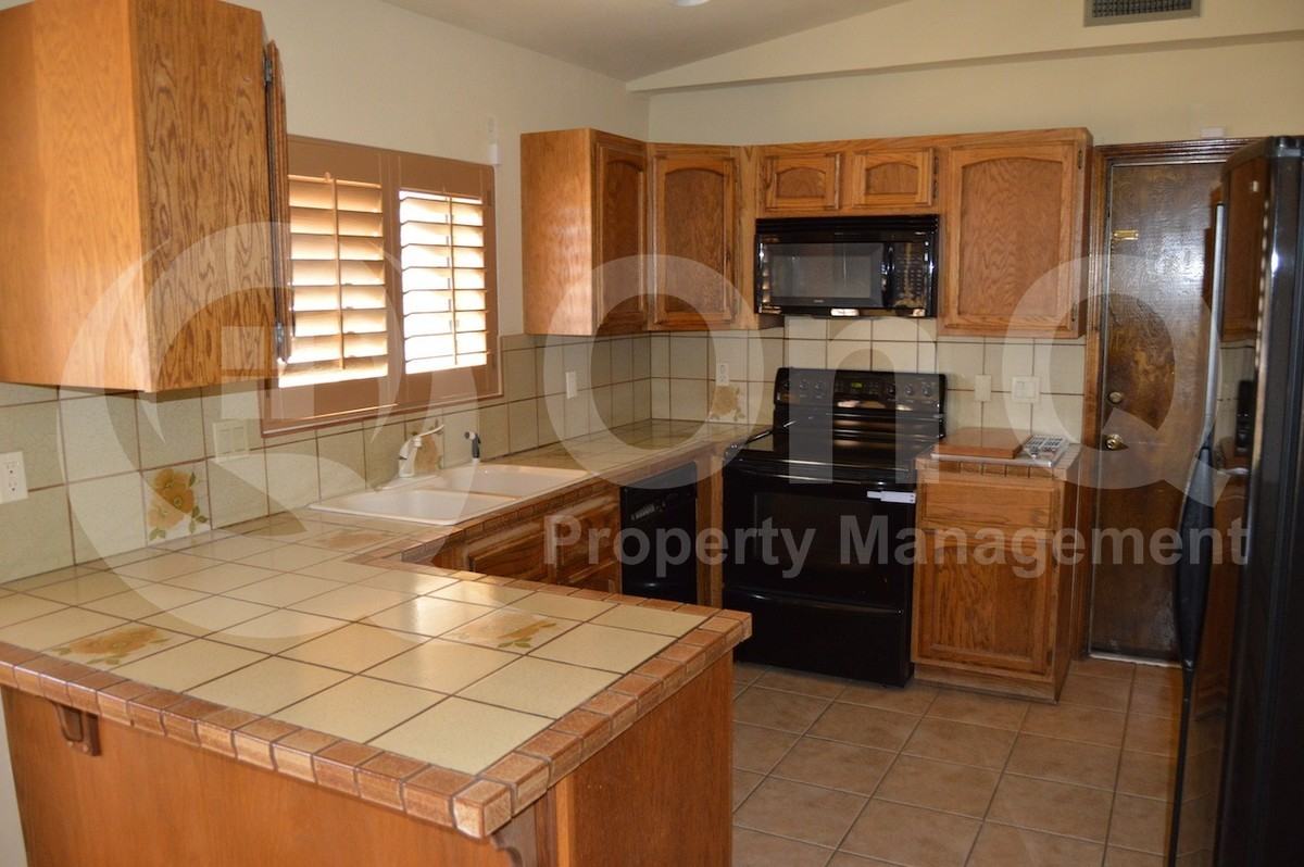 5242 W Fallen Leaf Ln - Photo 3 of 18