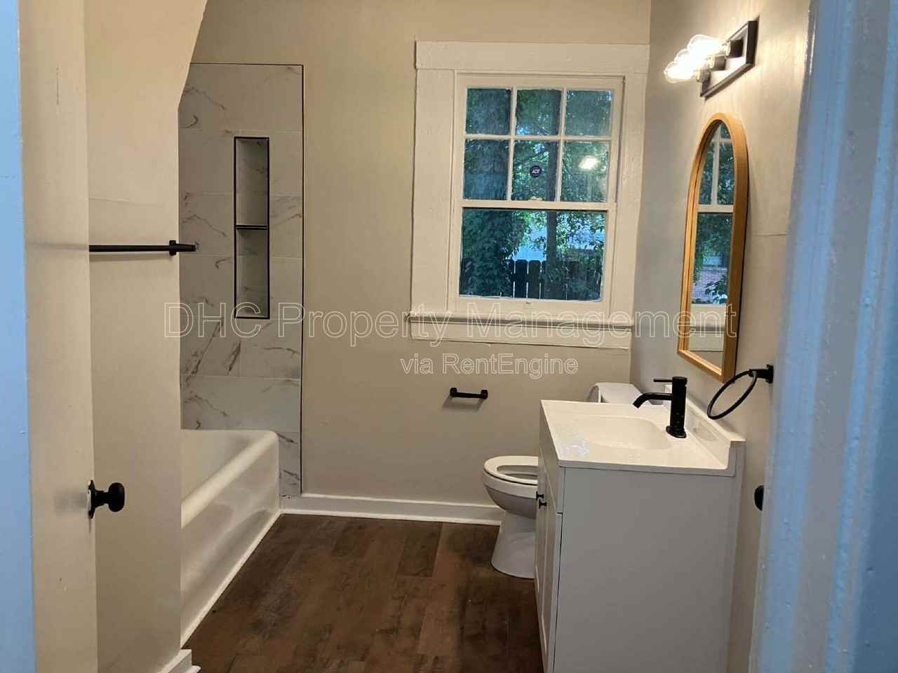2207 Bell St #A - Photo 3 of 16