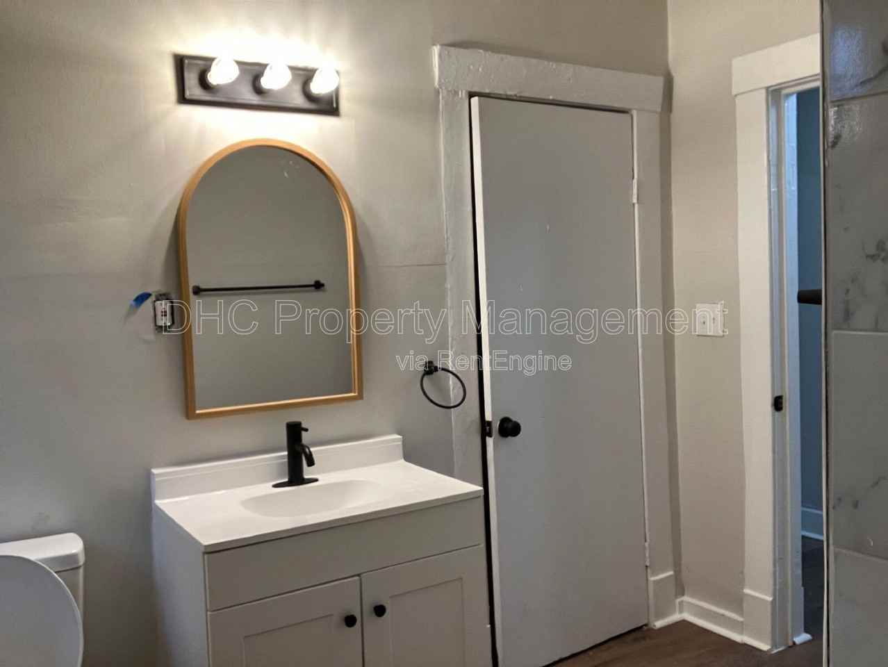 2207 Bell St #A - Photo 5 of 16