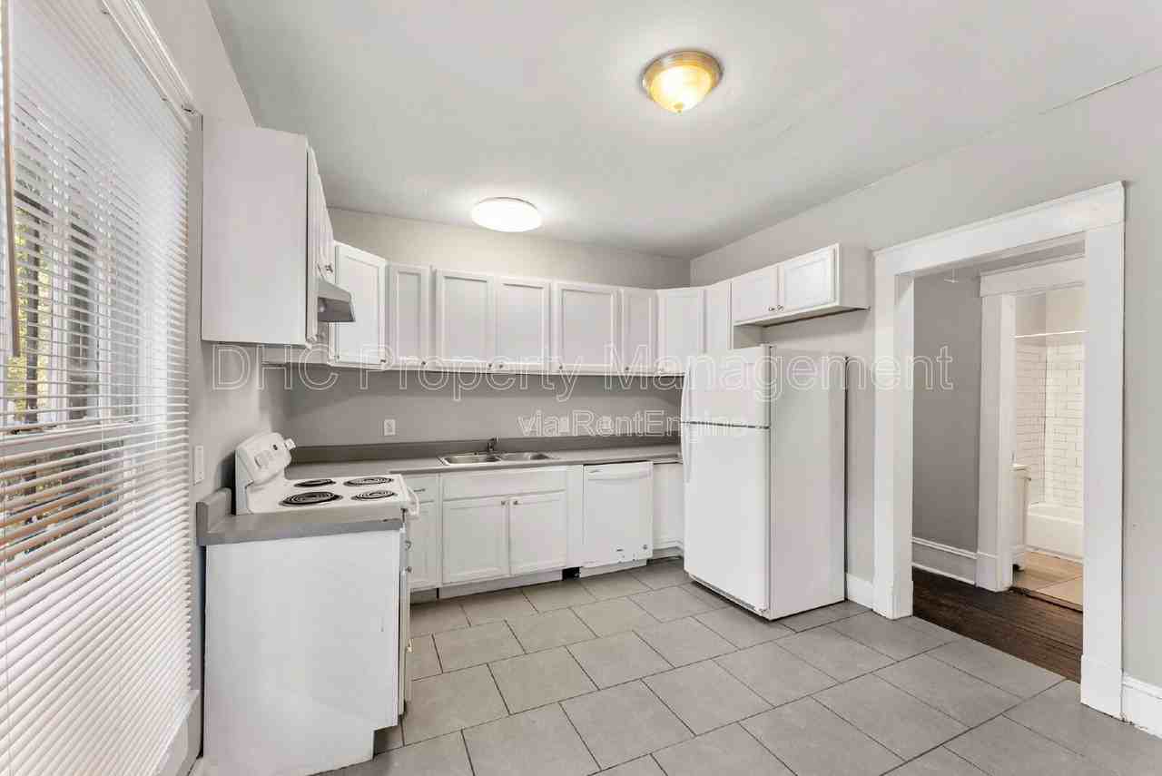 896 Spencer Street Northwest - Photo 4 of 11