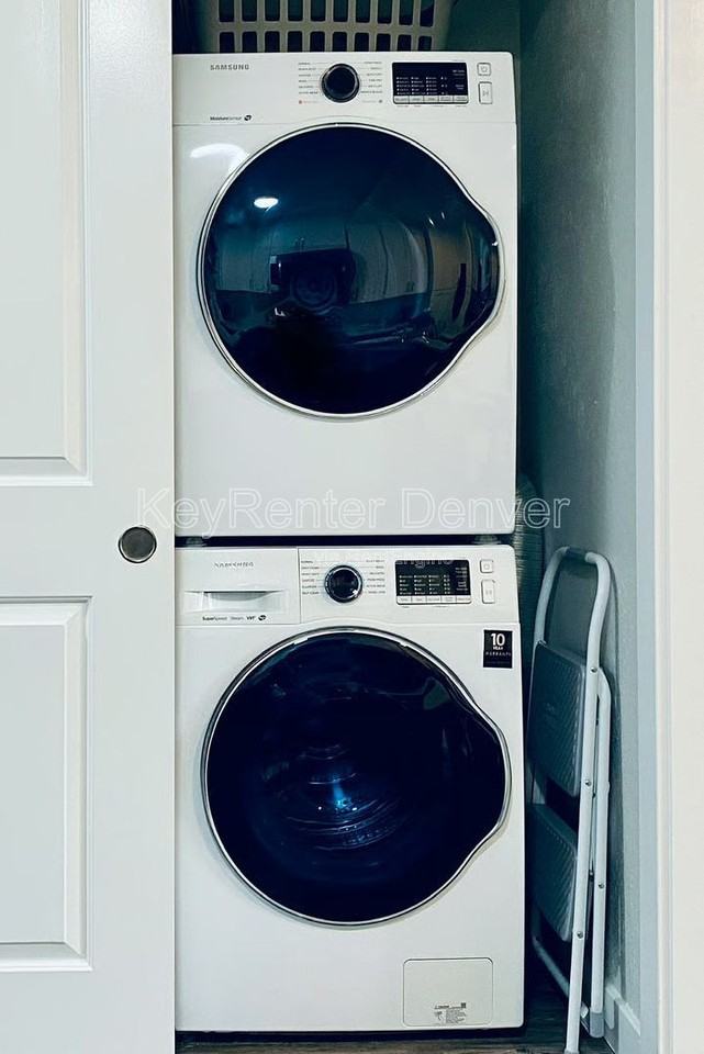 1454 Ivy St - Photo 3 of 19