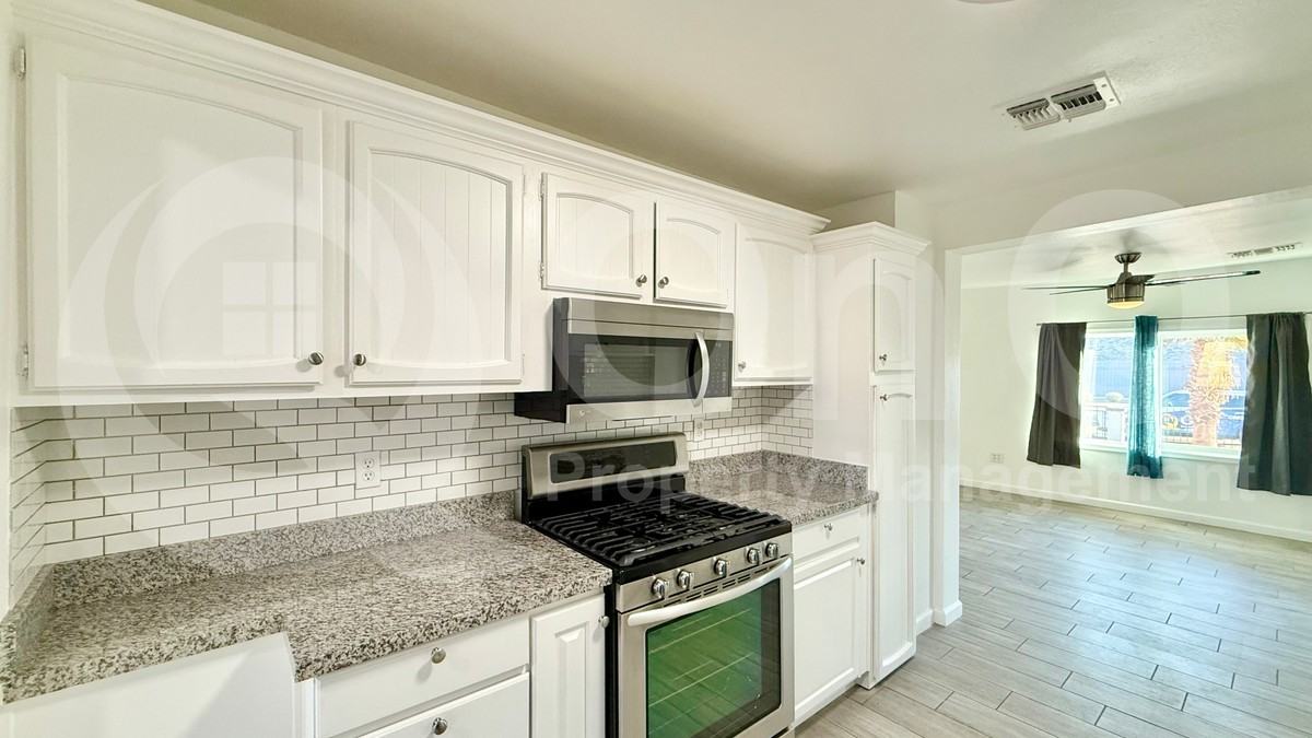 1922 W Jefferson St - Photo 3 of 15