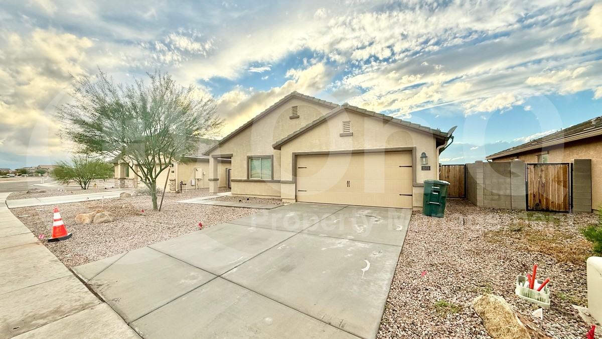 2573 N Mcdonald Ln - Photo 4 of 24