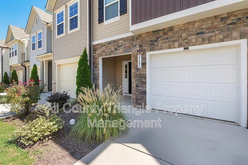2105 Nandina Trl - Photo 5 of 32