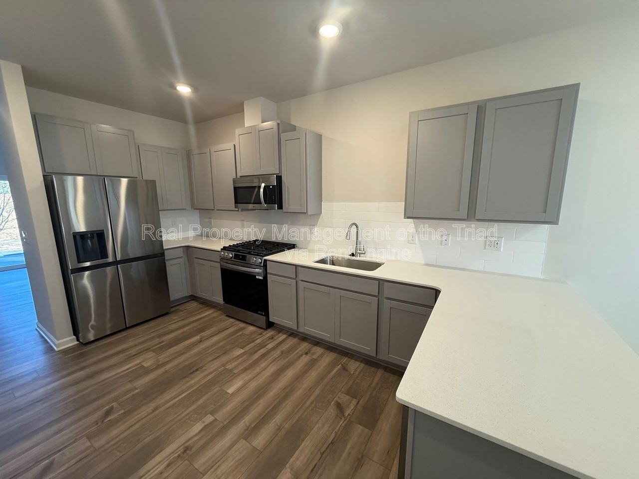 3155 Fall Hills Dr - Photo 4 of 18