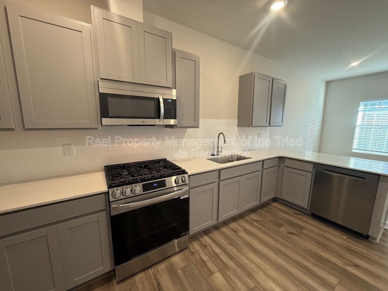 3155 Fall Hills Dr - Photo 6 of 18