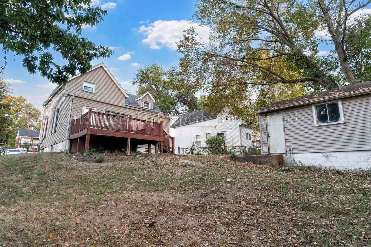 2420 Shirley Ave - Photo 3 of 27