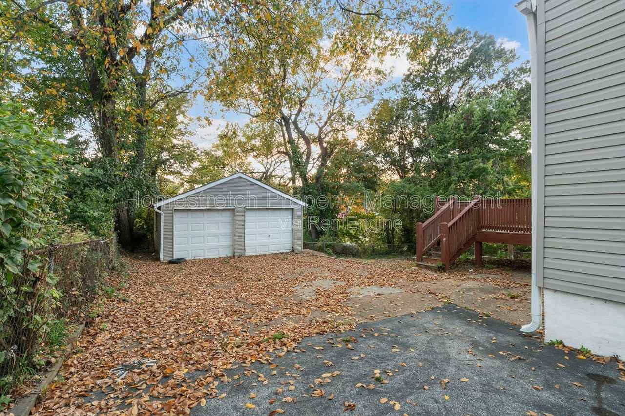 2420 Shirley Ave - Photo 4 of 27