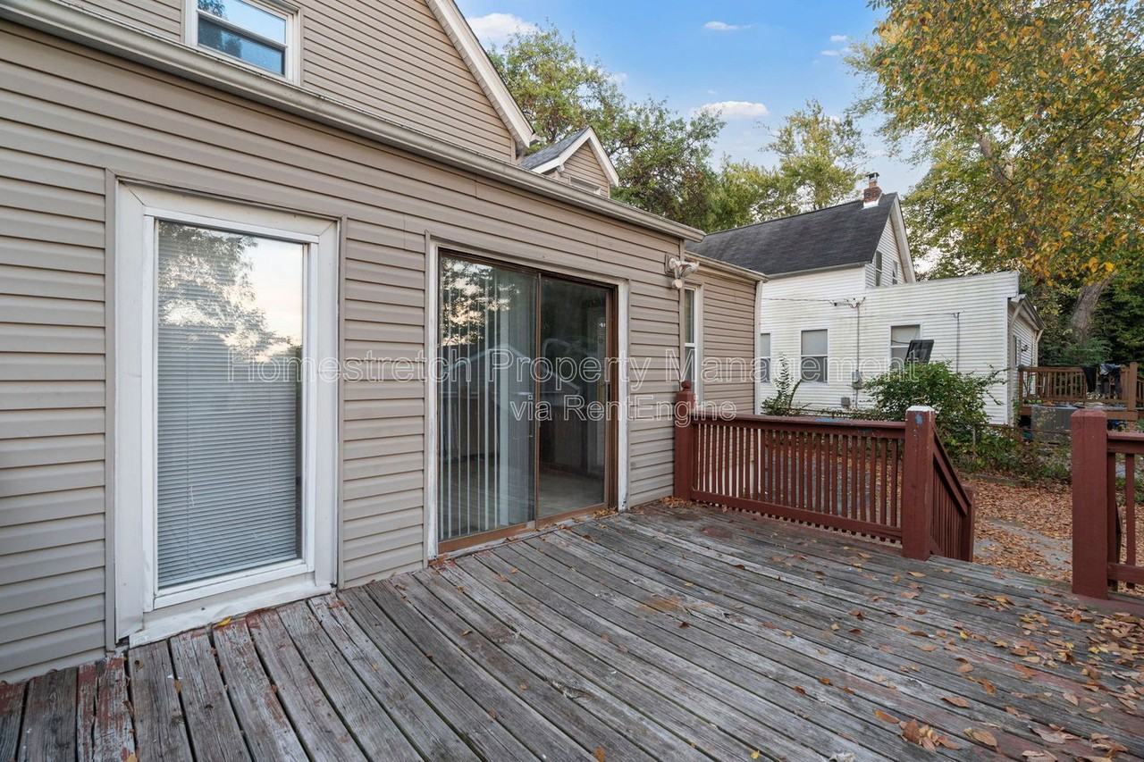 2420 Shirley Ave - Photo 5 of 27