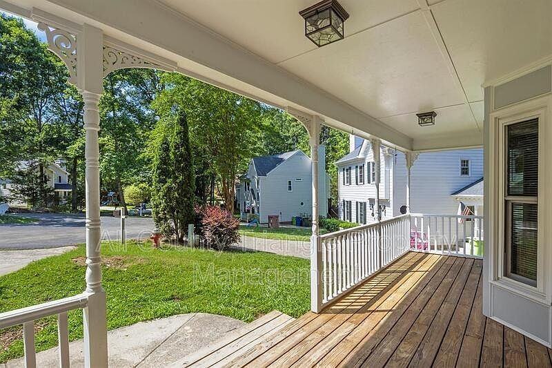 4904 Kinross Ct - Photo 5 of 30