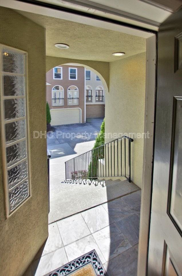 835 Piedmont Ave Ne - Photo 2 of 20