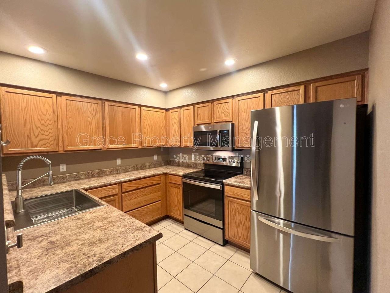 12828 Jasmine St #E - Photo 7 of 23