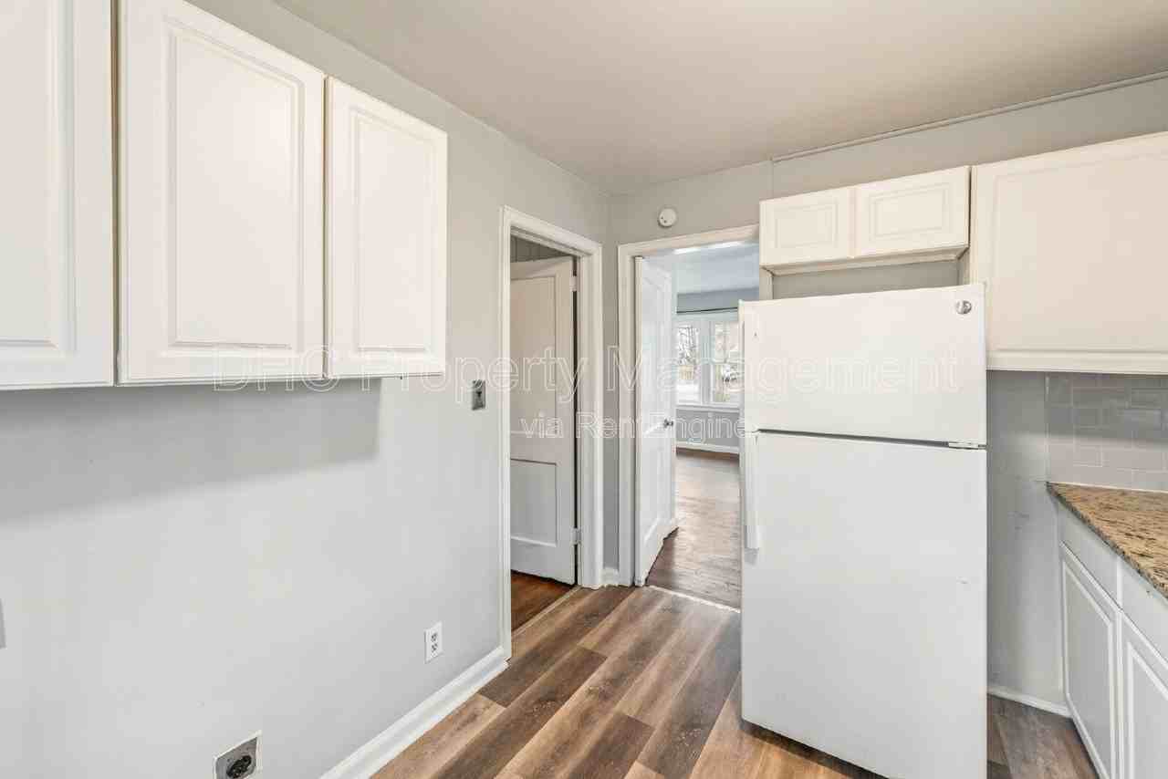 575 Georgia Avenue - Photo 4 of 10