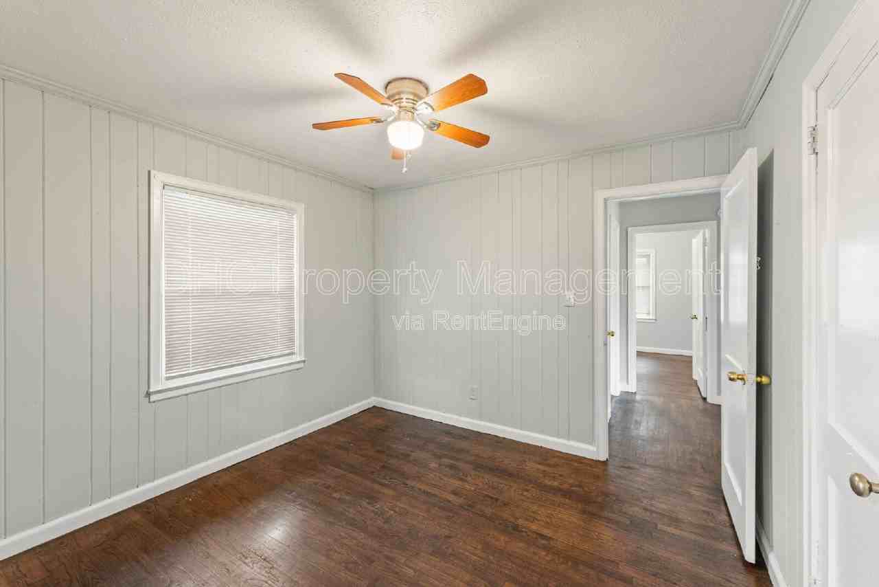 575 Georgia Avenue - Photo 5 of 10