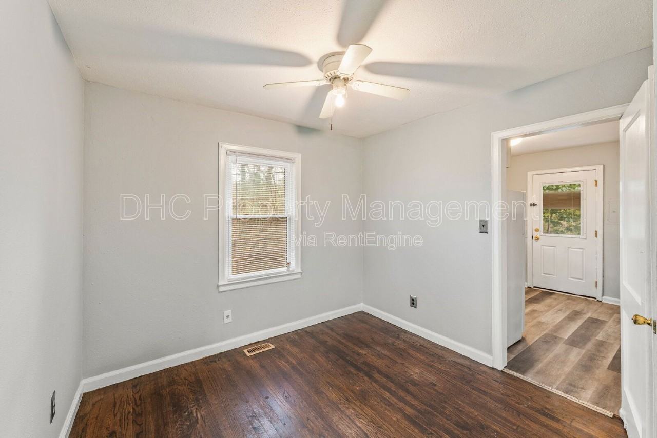 575 Georgia Avenue - Photo 6 of 10