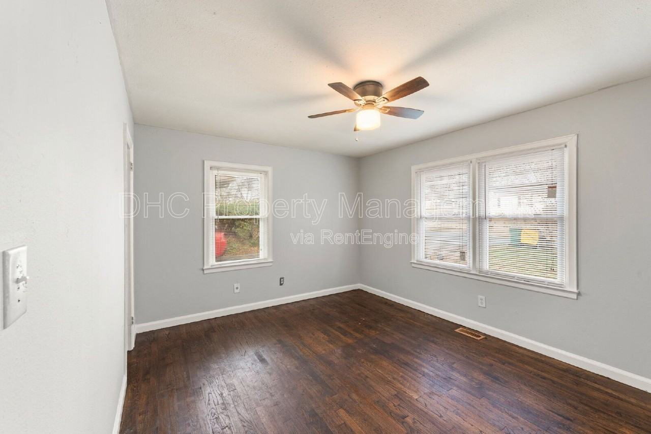 575 Georgia Avenue - Photo 7 of 10