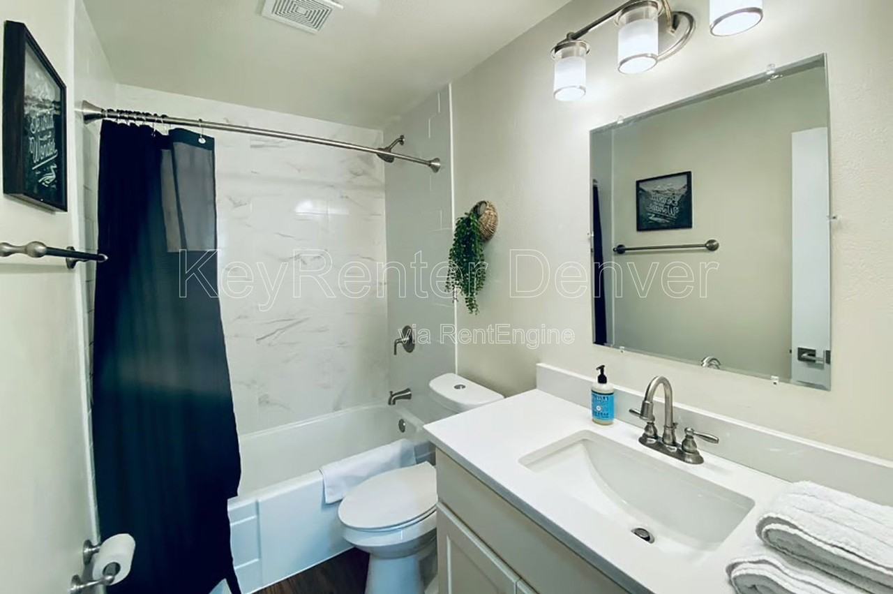 1456 Ivy St - Photo 3 of 20