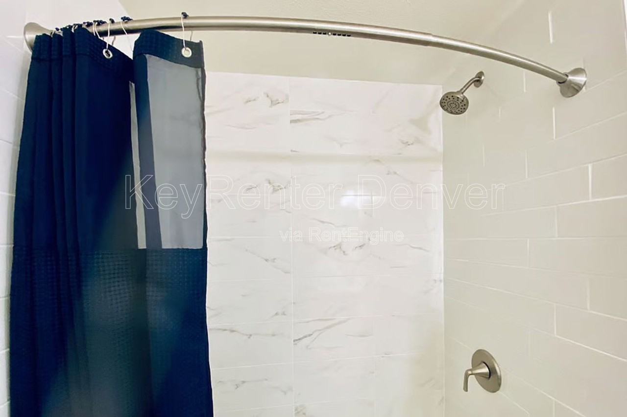 1456 Ivy St - Photo 5 of 20