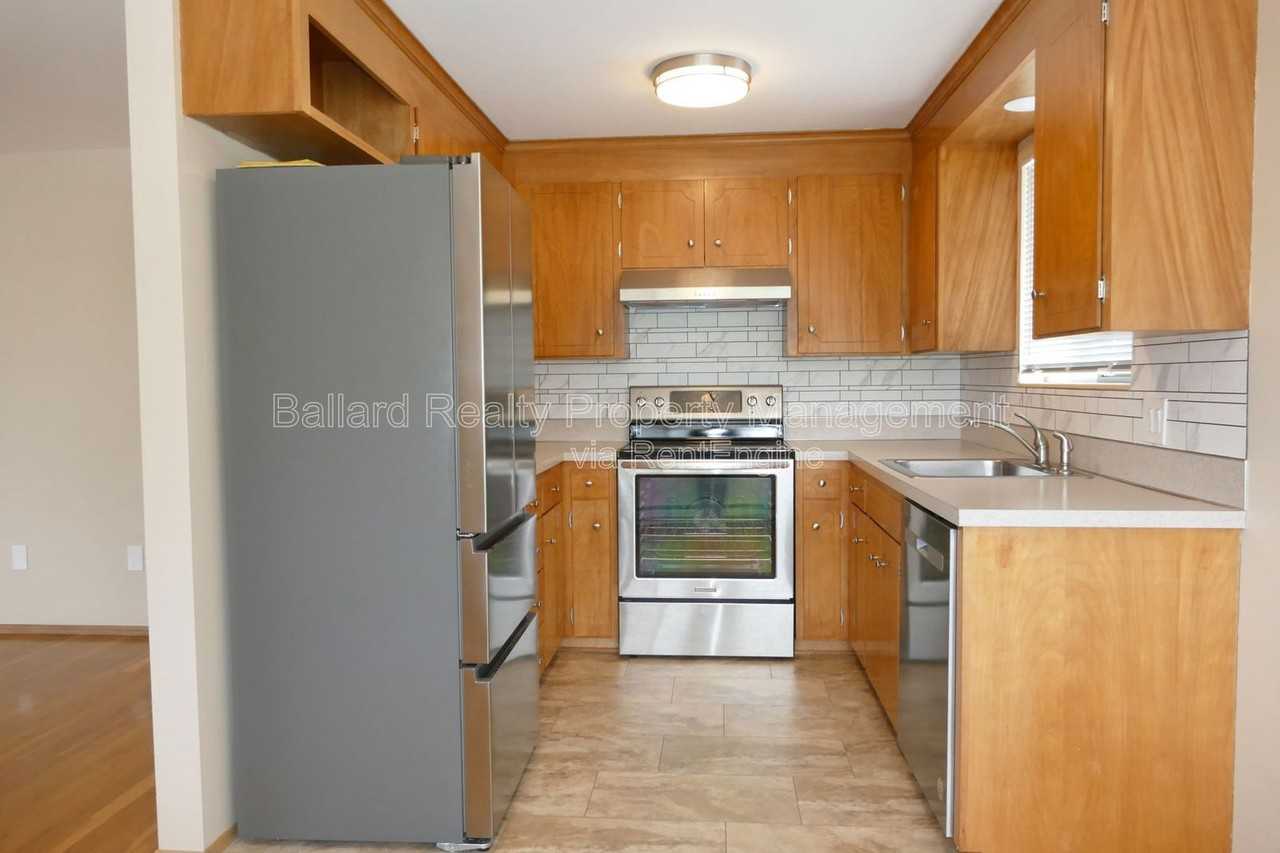 2430 Nw 59th St - Photo 7 of 13