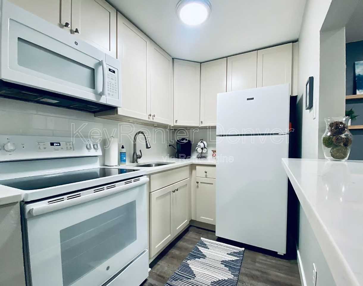 1458 Ivy St - Photo 2 of 21