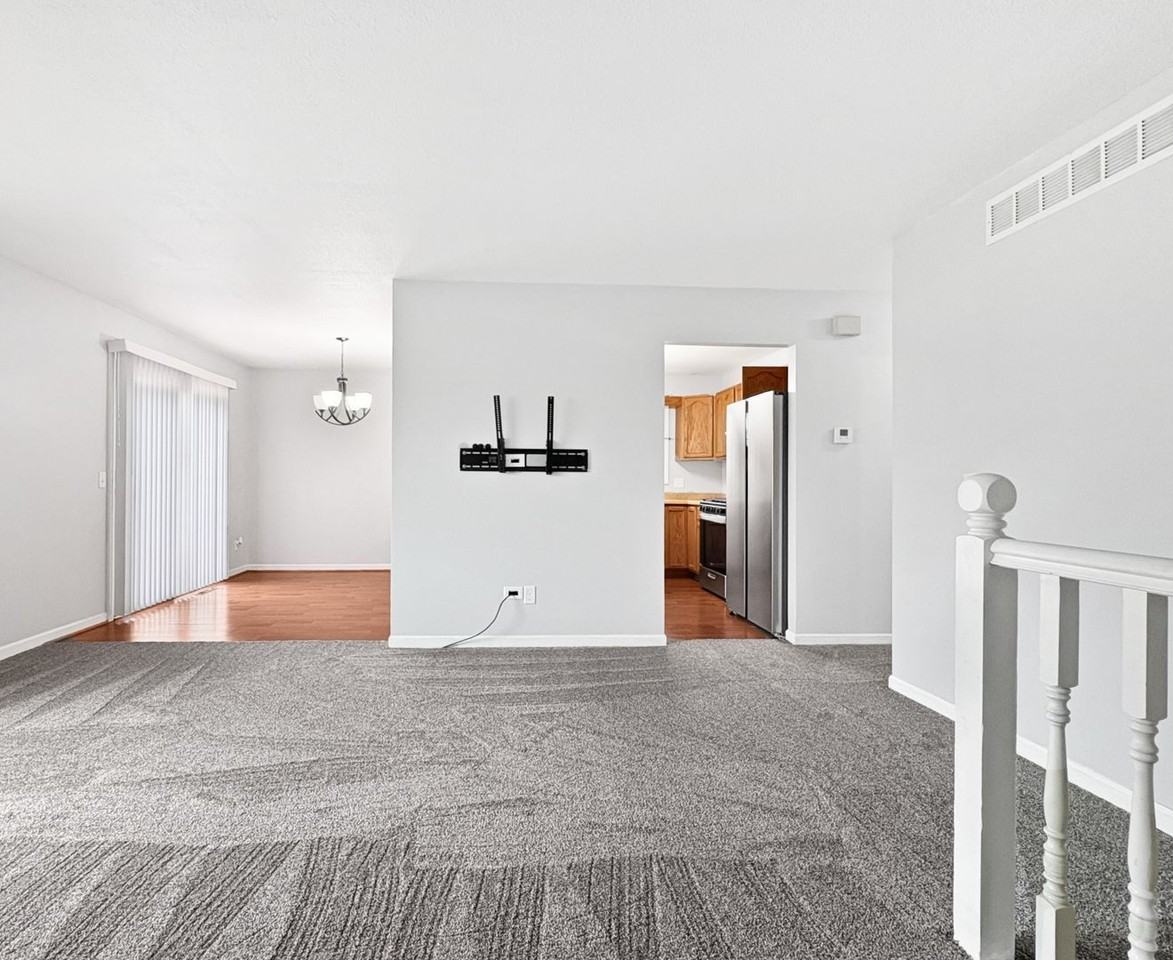 9700 Thomas Avenue North - Photo 2 of 31