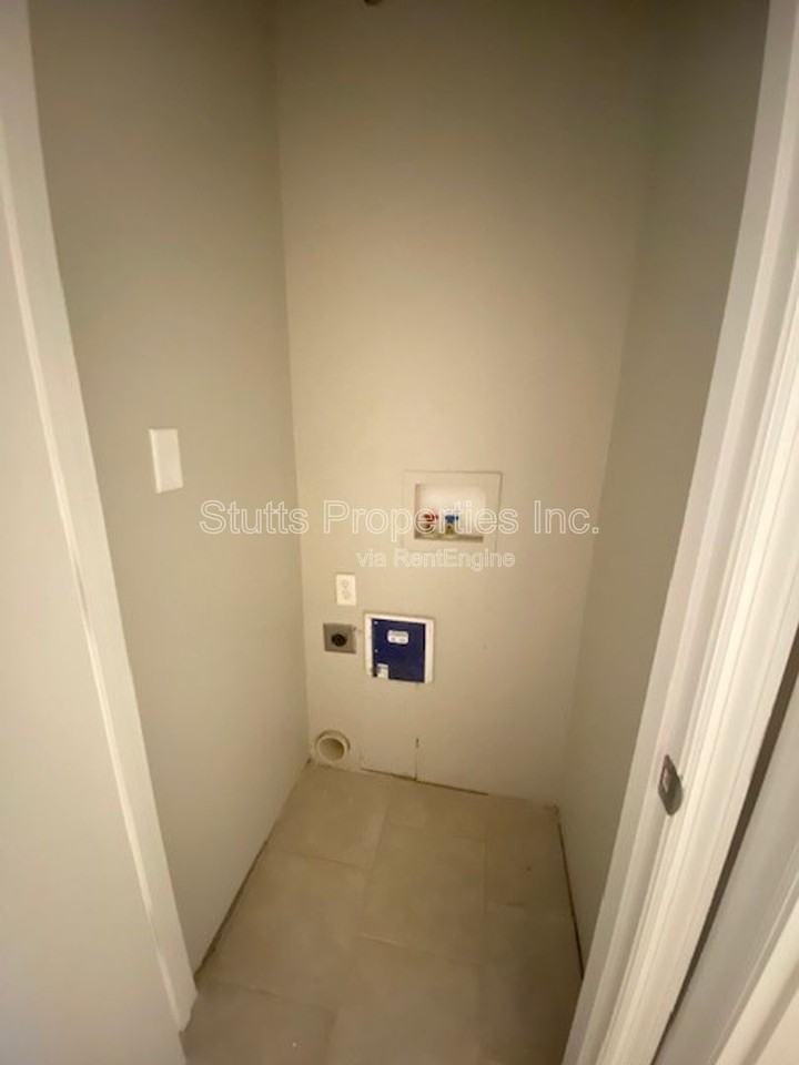 414 Hermitage Drive #1 - Photo 5 of 9