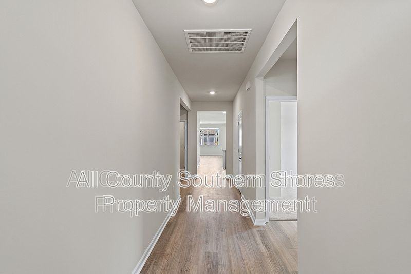 215 Konik St - Photo 4 of 33