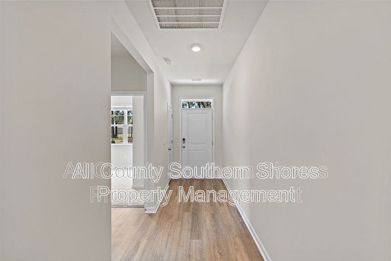 215 Konik St - Photo 5 of 33