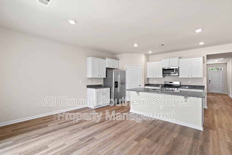 215 Konik St - Photo 6 of 33