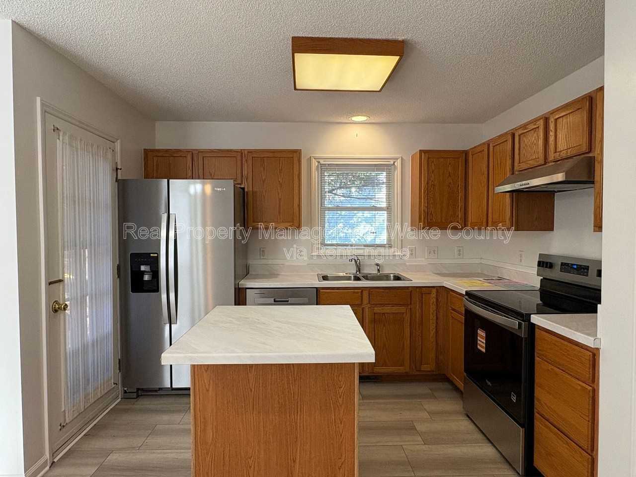 1811 Kelly Glen Drive - Photo 5 of 38