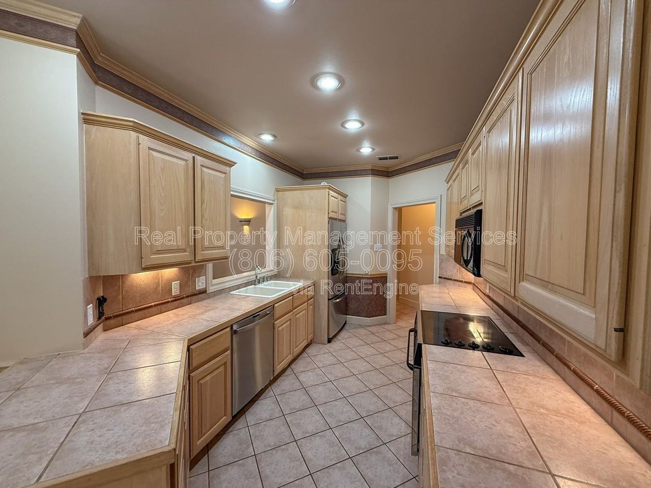 2707 Regis St - Photo 3 of 15