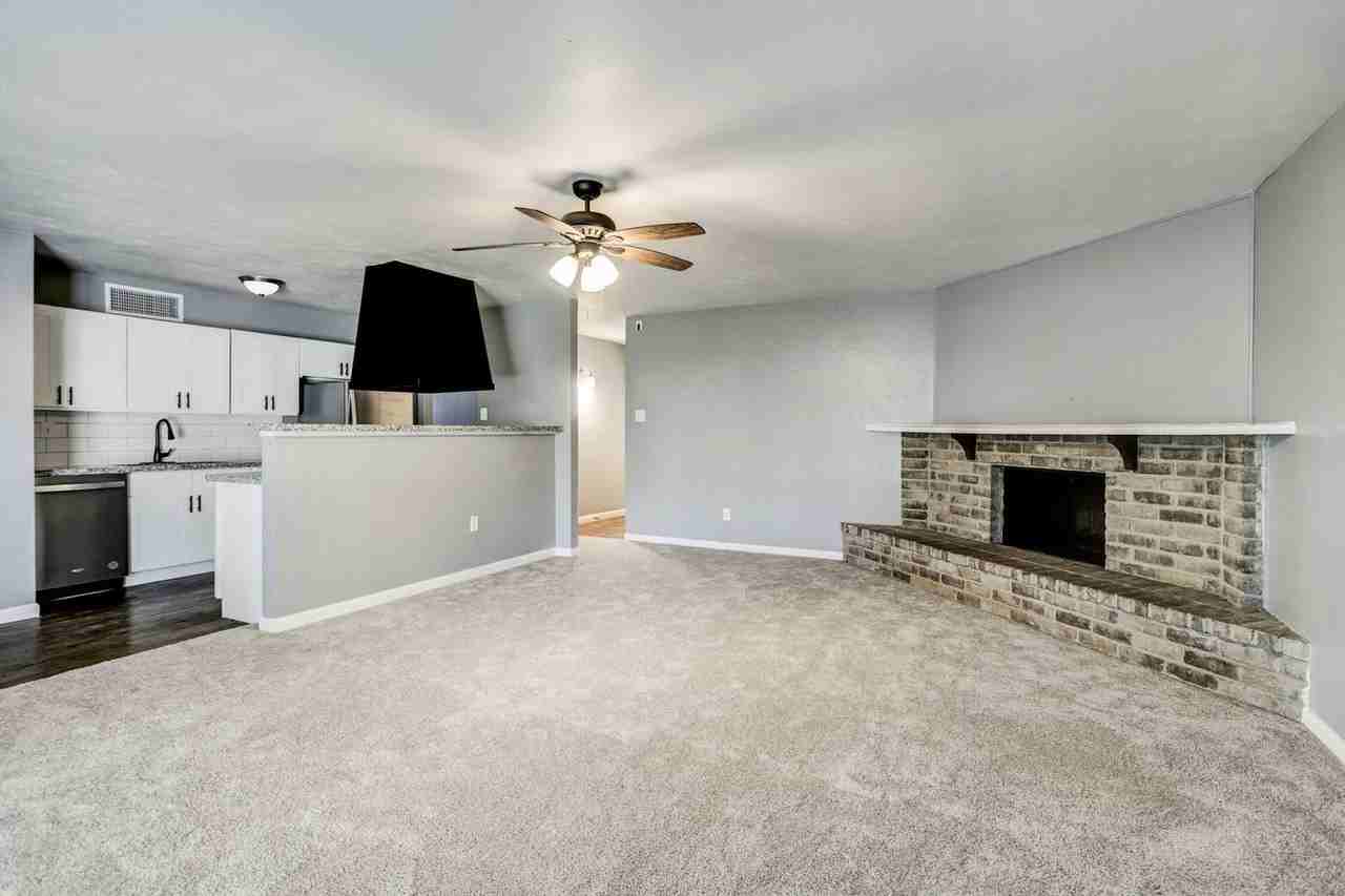 14107 Pinewest Dr - Photo 3 of 10