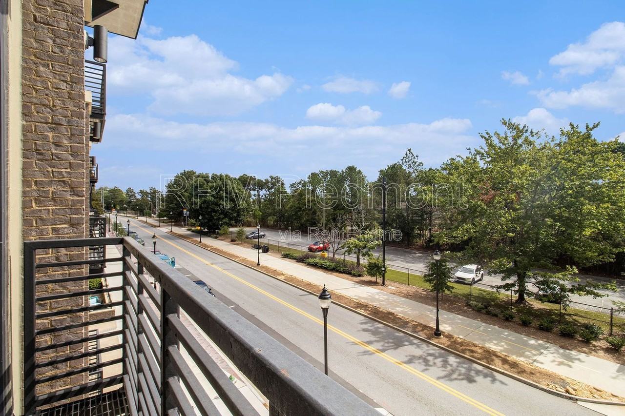 5300 Peachtree Rd #3306 - Photo 5 of 35