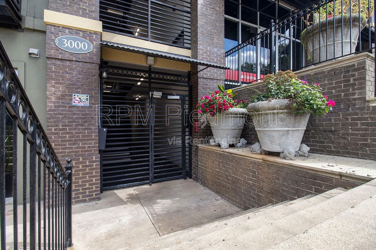 5300 Peachtree Rd #3306 - Photo 7 of 35