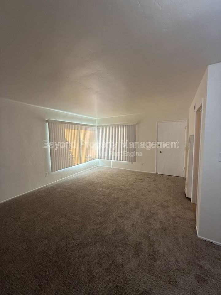 4439 Menlo Ave - Photo 4 of 22