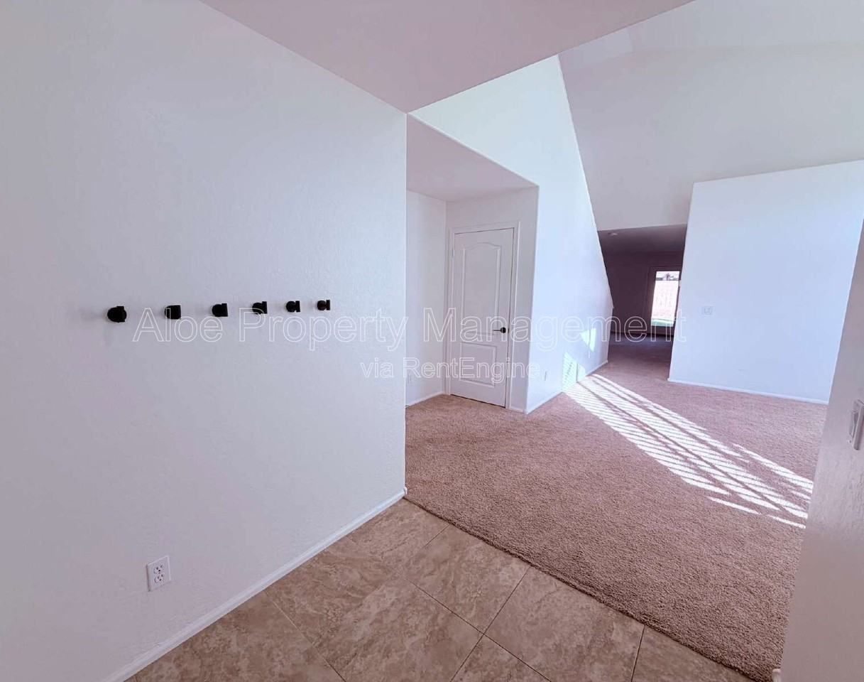 37911 North Luke Lane - Photo 4 of 30