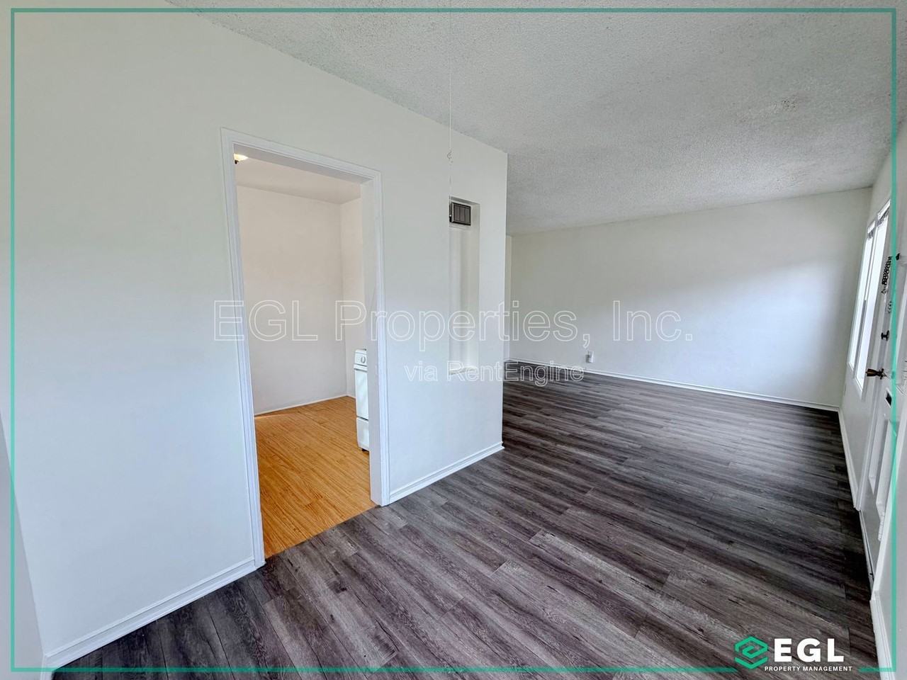 315 W Queen St #C - Photo 4 of 12