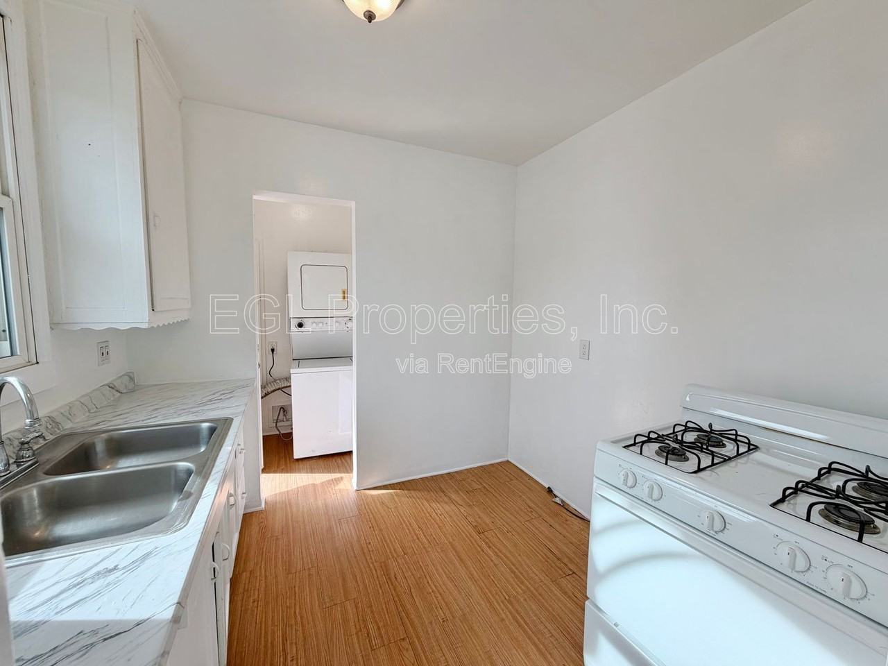 315 W Queen St #C - Photo 7 of 12