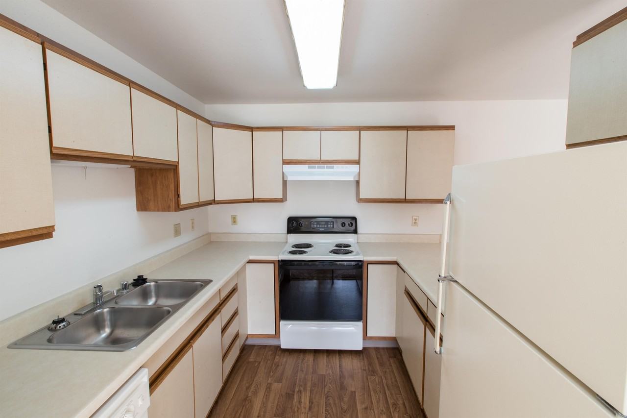 713 Clinton Street #107 - Photo 7 of 9