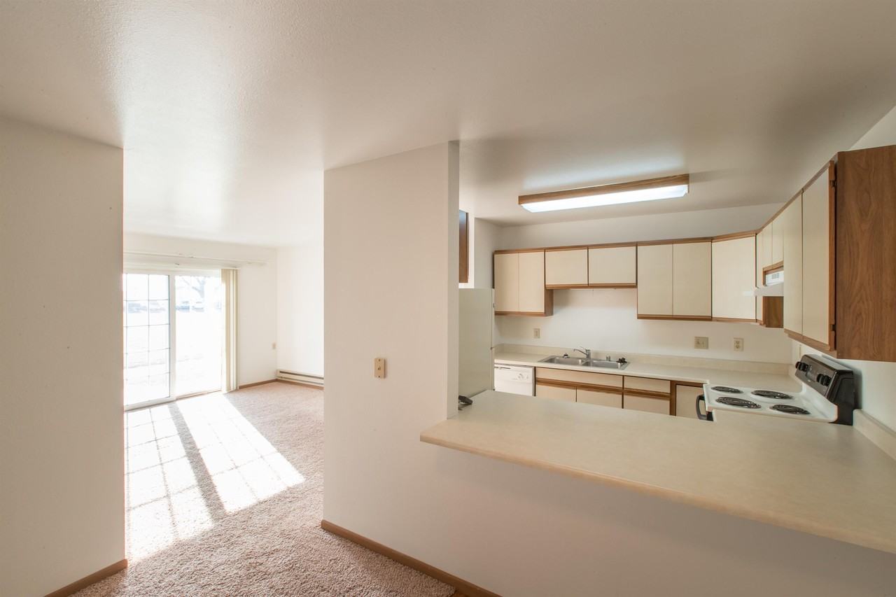 713 Clinton Street #107 - Photo 5 of 9