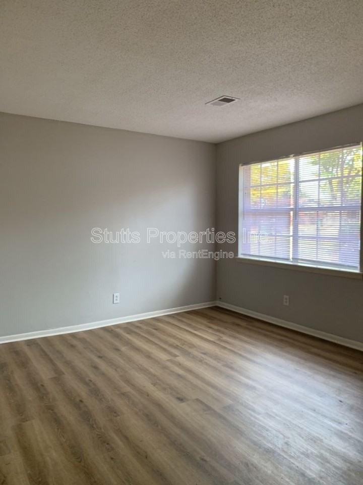 710 Portage Avenue - Photo 2 of 12