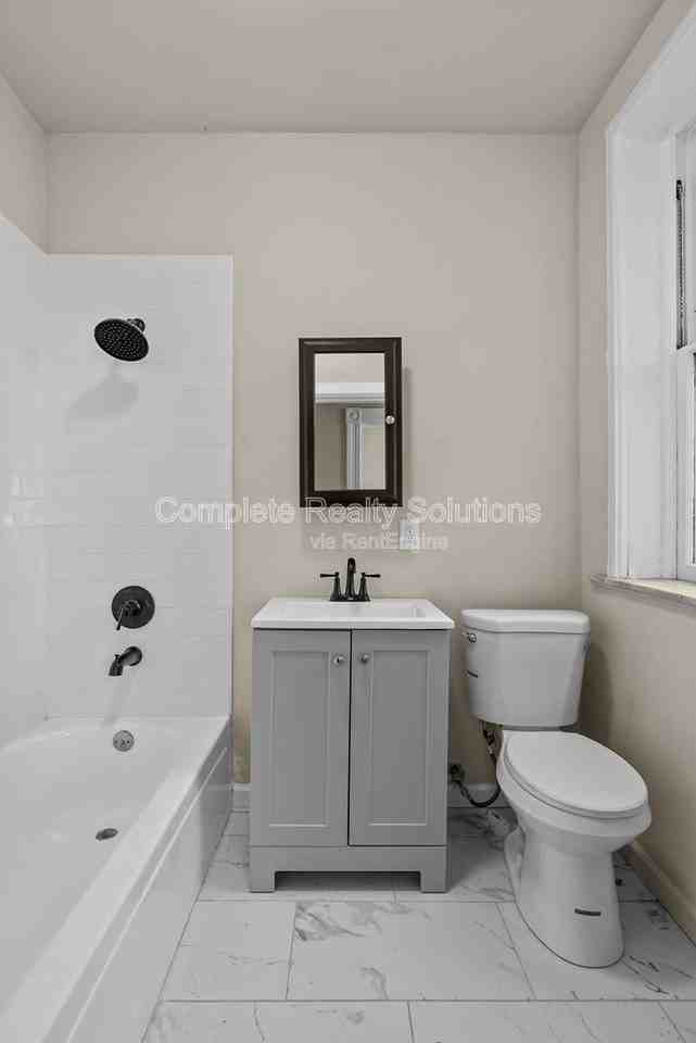 3915 Russell Blvd #1F - Photo 2 of 21