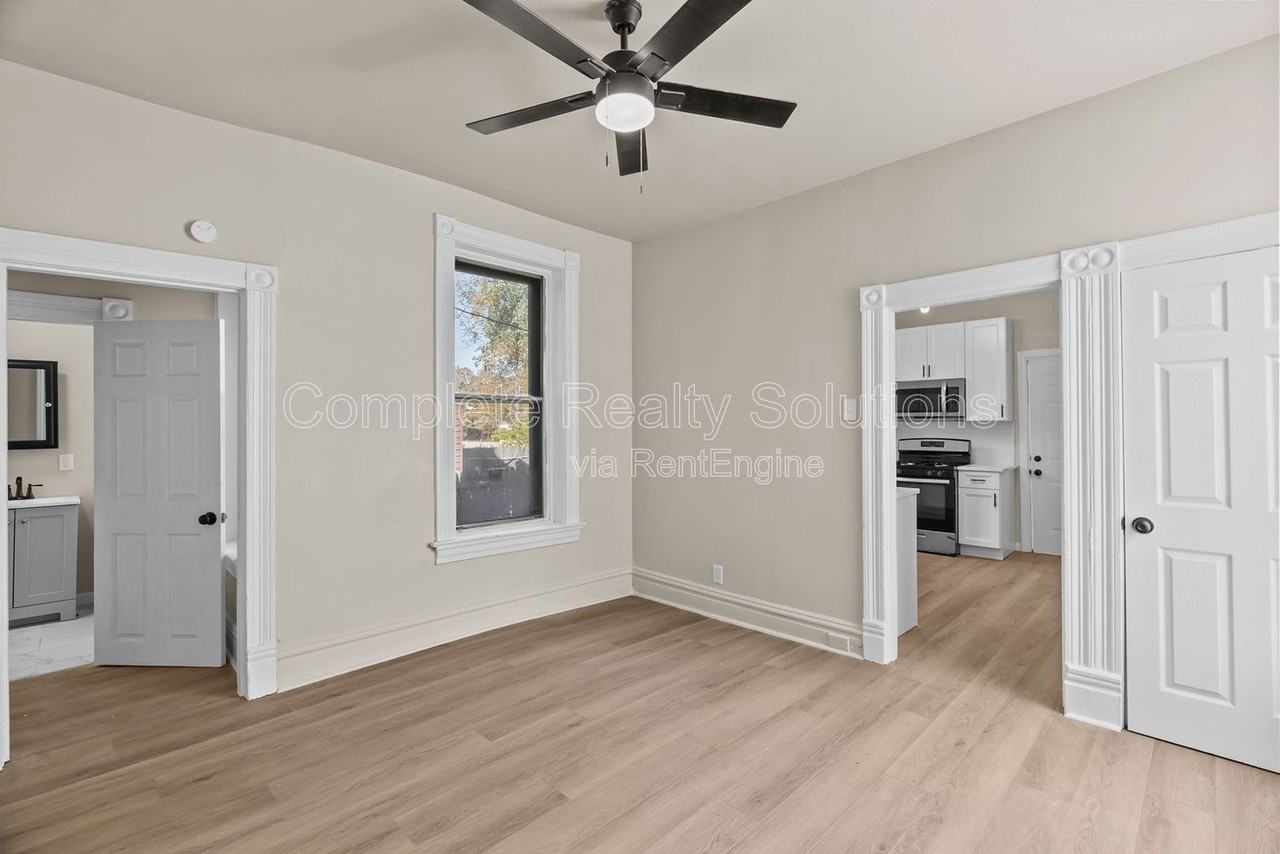 3915 Russell Blvd #1F - Photo 3 of 21