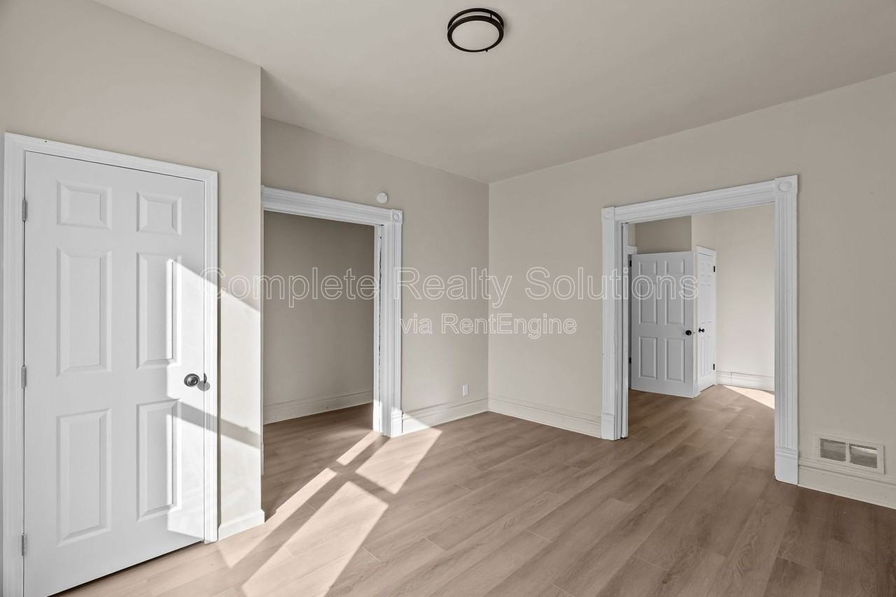 3915 Russell Blvd #1F - Photo 4 of 21